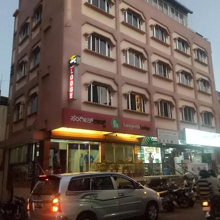 Hotel Sangeeth Lodging Mysore Exteriör bild
