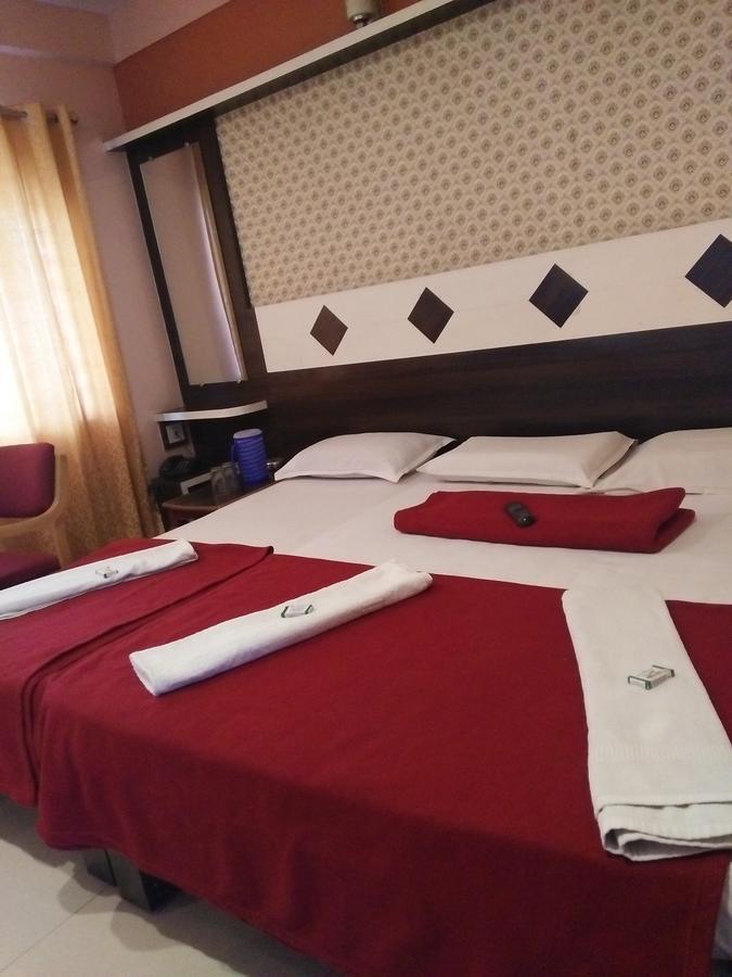 Hotel Sangeeth Lodging Mysore Exteriör bild