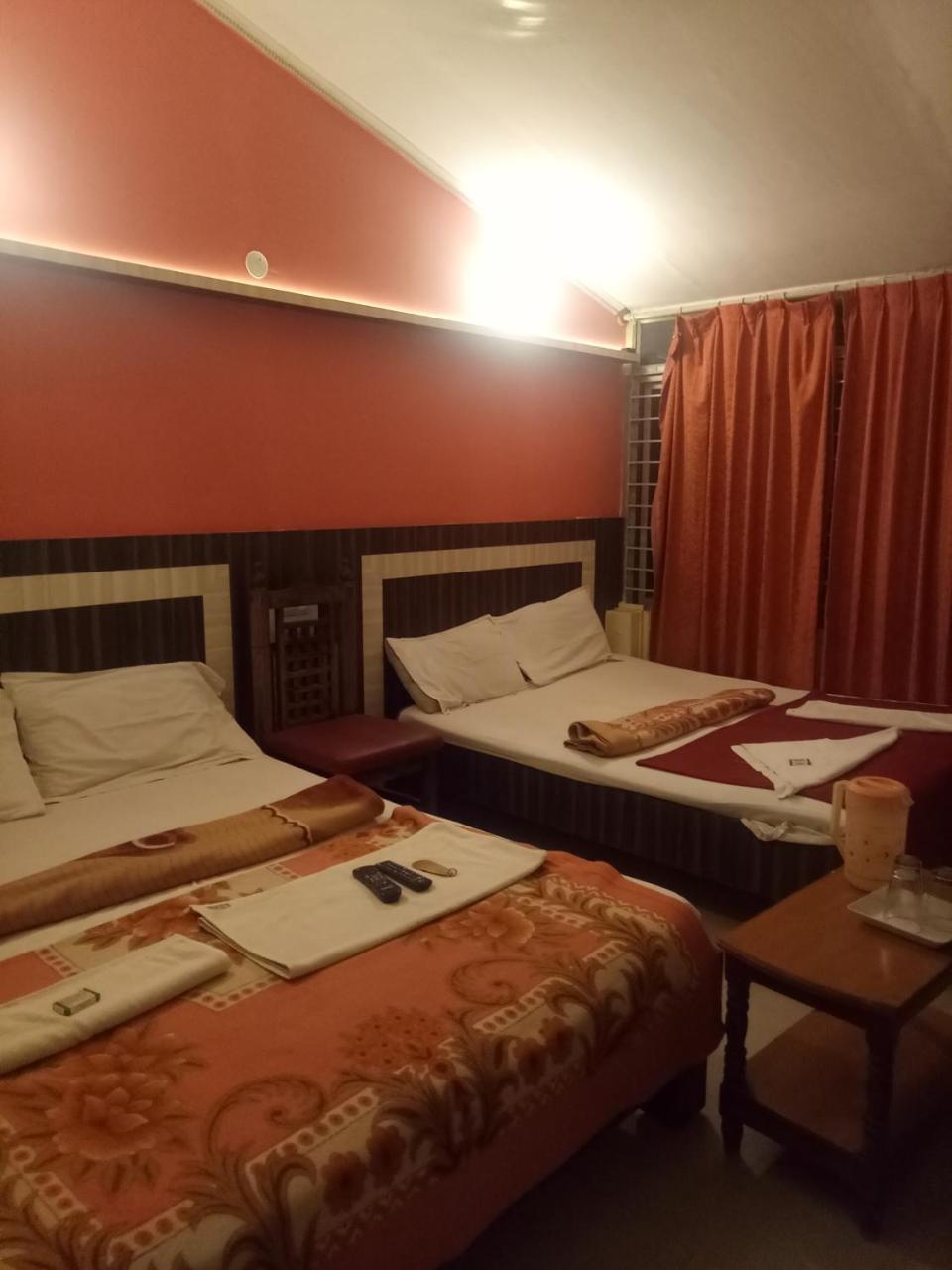 Hotel Sangeeth Lodging Mysore Exteriör bild